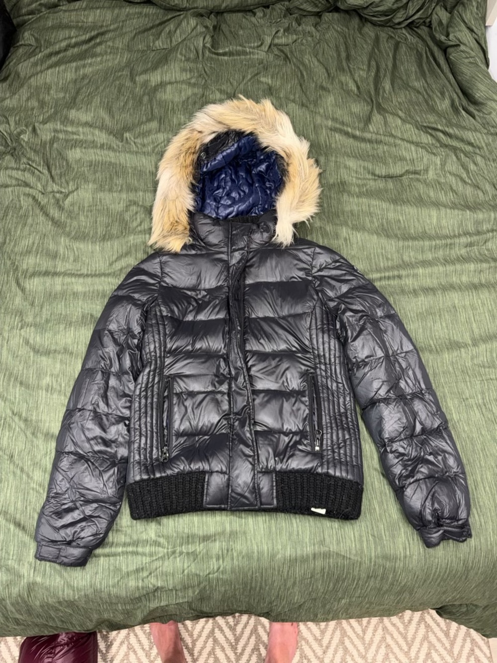 American Eagle Outfitters Black Quilted Puffer Jacket with Faux-Fur Trimmed Hood